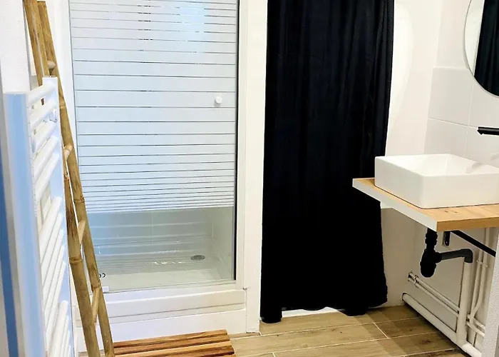Appartement Au Vallon Notre Dame, T2 Entierement Renove *